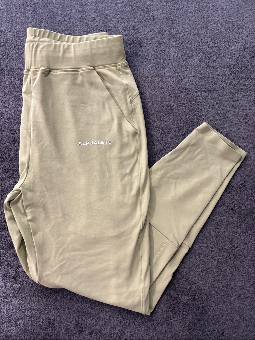 Alphalete Men's Medium Sage Green Performance Joggers Athletic Workout Pants